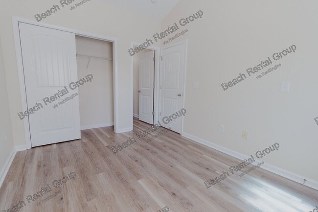 Building Photo - 605 Surfsong Way