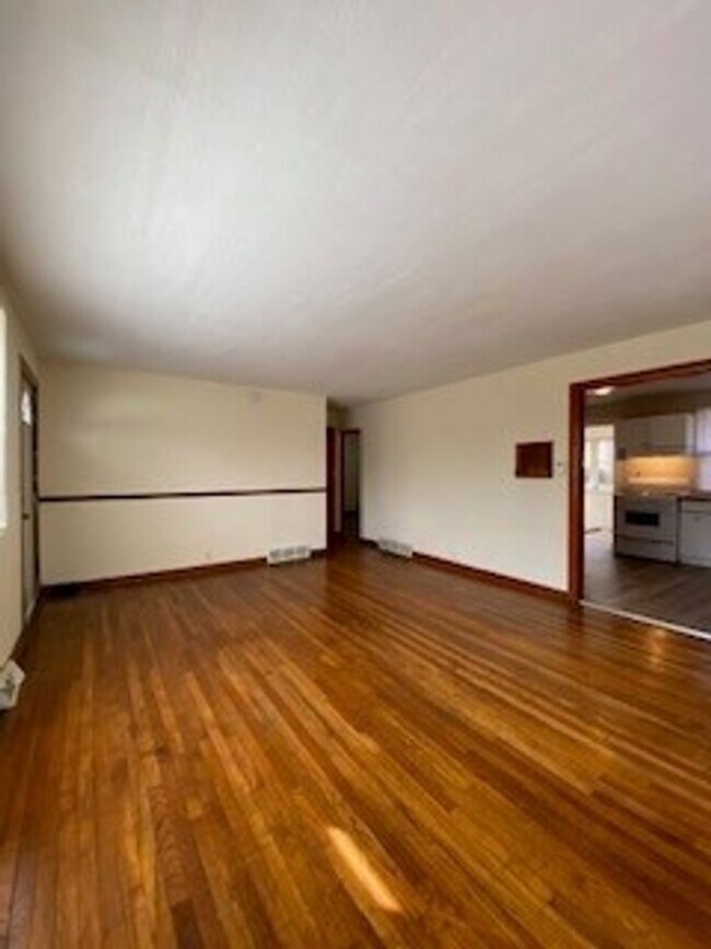 Building Photo - 2 Bedroom Home in South Bend!