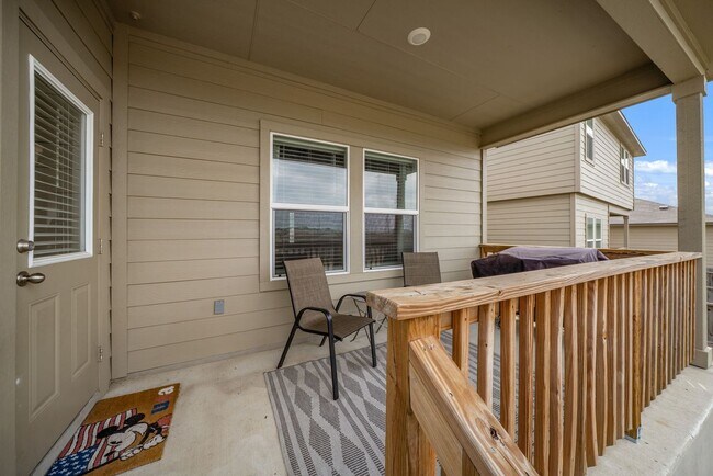 Building Photo - Energy-Efficient Applewood Home Near Lackland AFB - Realtor Commission: $500