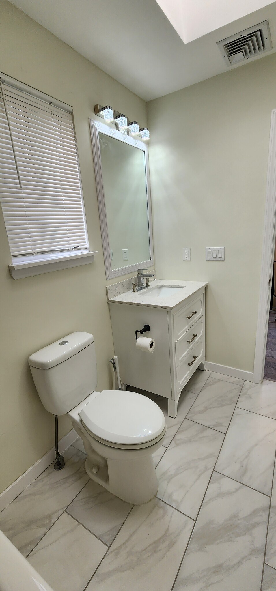 Building Photo - 100 Sandpiper Ln