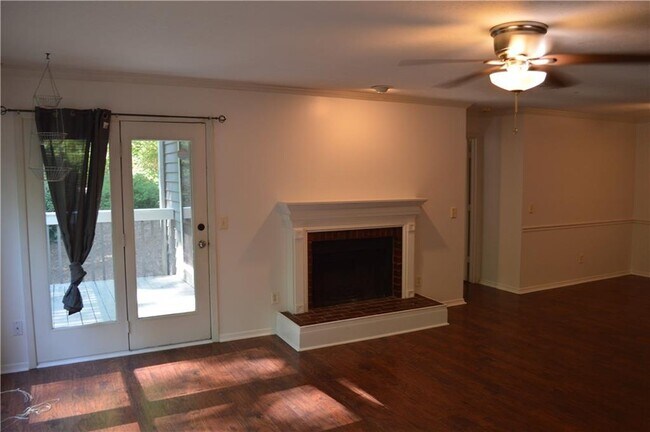 Building Photo - 527 Warm Springs Cir