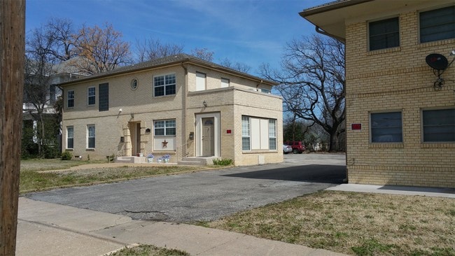Primary Photo - 523 S Travis St
