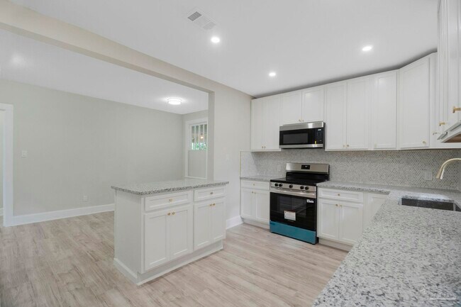 Building Photo - 1322 Wisteria Ave