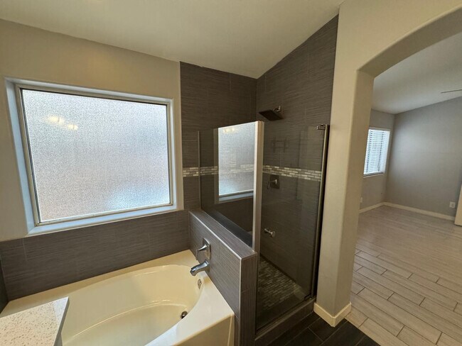 Building Photo - 24 S Willow Creek St