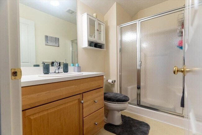 Building Photo - 68 Village Dr