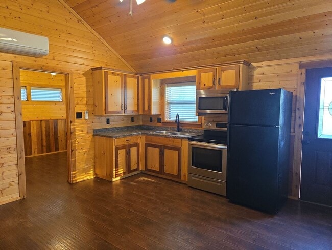 Building Photo - Specials!!! 1/1 LOG CABIN + 2 HORSE PROPERTY with Yard in BROCK