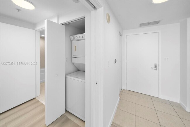 Building Photo - 335 S Biscayne Blvd