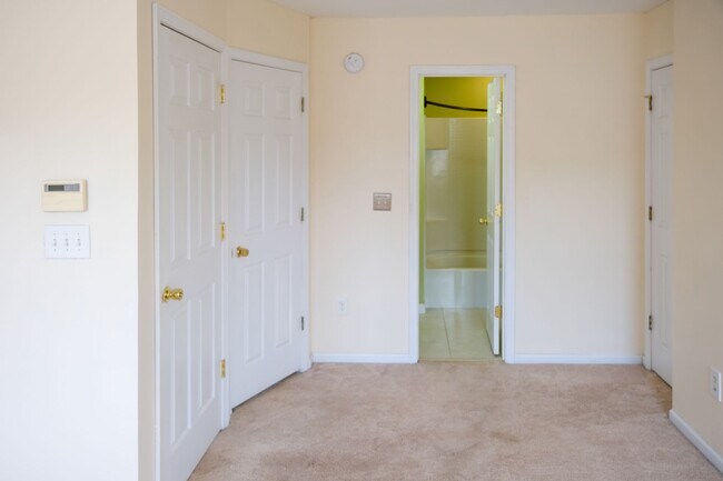 Building Photo - 3 Bedroom, 2 Bath house with fenced yard!