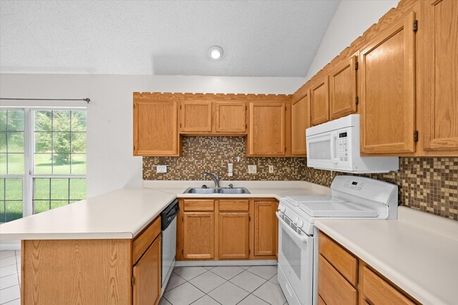 Building Photo - 2105 N Keebler Ave