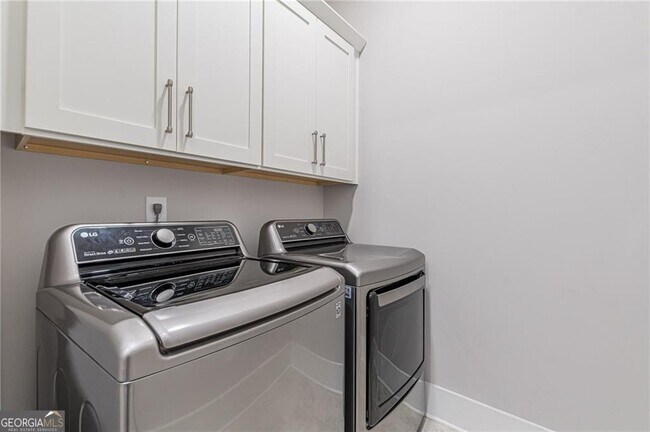 Building Photo - 574 Boulevard Pl NE