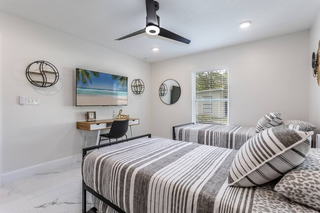 Building Photo - 1401 E Muriel St