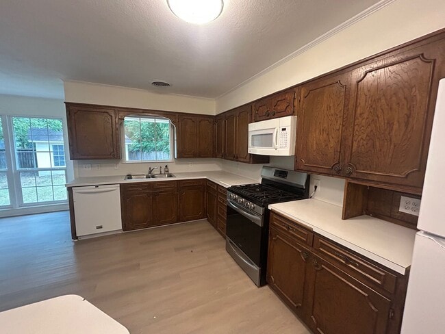 Building Photo - Cute McGregor 3 Bed