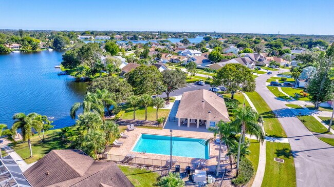 Building Photo - 12865 Meadowbend Dr