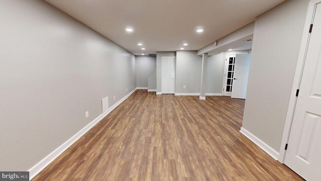 Building Photo - 6602 Greenview Ln