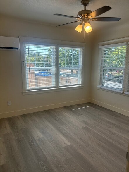 Building Photo - 1845 N Center St