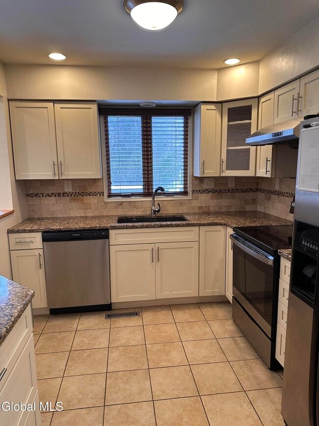 Building Photo - 46 Velina Dr