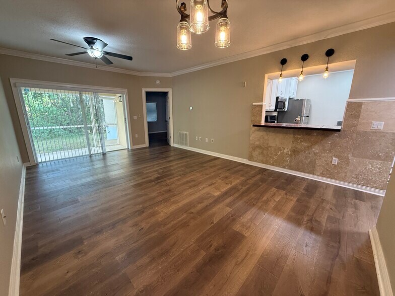 Building Photo - 6018 Portsdale Pl