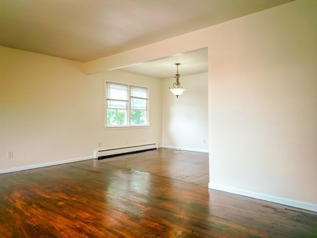 Building Photo - 104 Eastern Way