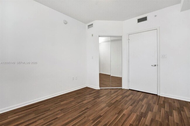 Building Photo - 2775 NE 187th St