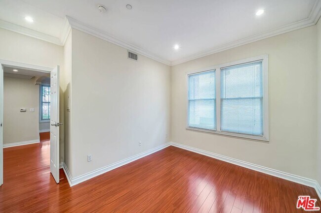 Building Photo - 1236 Flores St