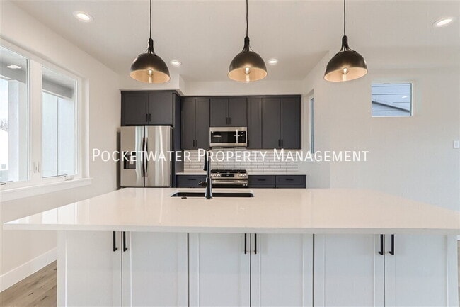 Building Photo - 1349 Baker St