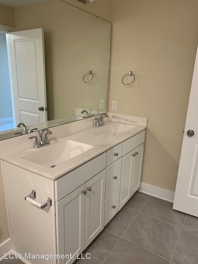 Building Photo - 3 br, 2.5 bath House - 1775 Welden Village...