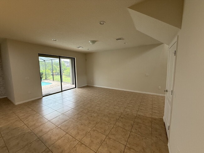 Building Photo - WELCOME HOME!