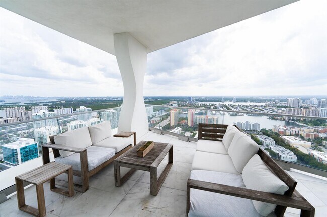 Building Photo - 16901 Collins Ave