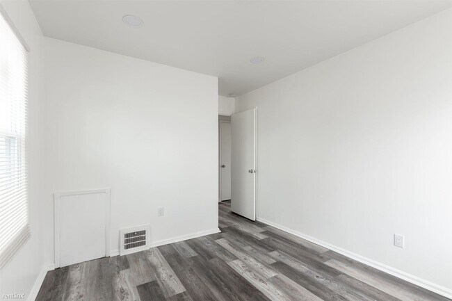 Building Photo - 3 br, 2 bath House - 513 Henry Street