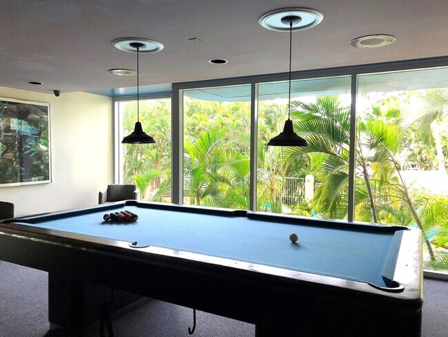 Building Photo - Furnished, Pet Friendly - Honolulu Park Pl...