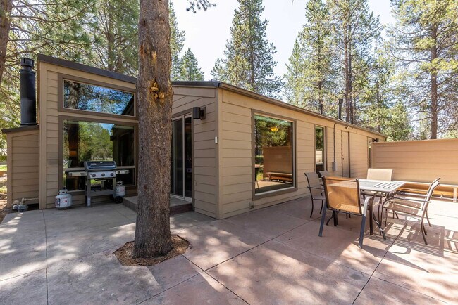 Building Photo - 57314 Approach Ln