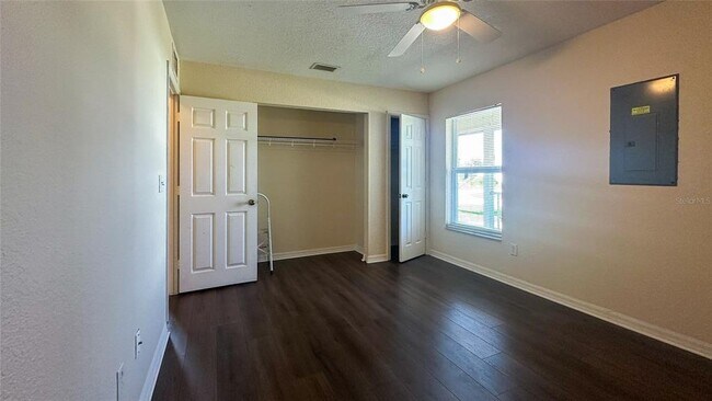 Building Photo - 6944 Rosemont Dr