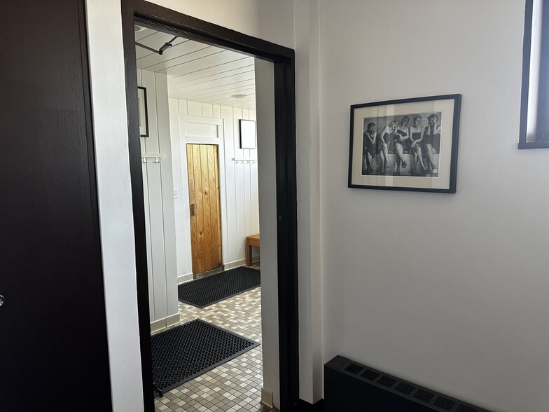 Building Photo - 17 S 1st St