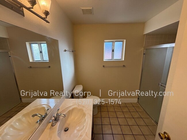 Building Photo - Cute 2 Bedroom, 2 Bath Townhome  *MOVE-IN SPECIAL* (Speedway/Wilmot)