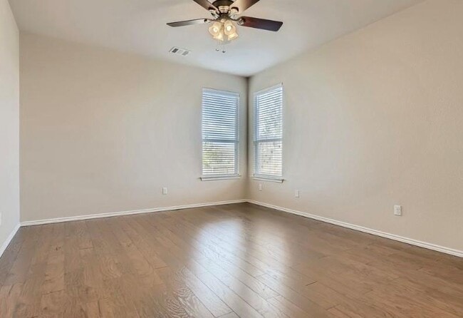 Building Photo - 301 Comal Run