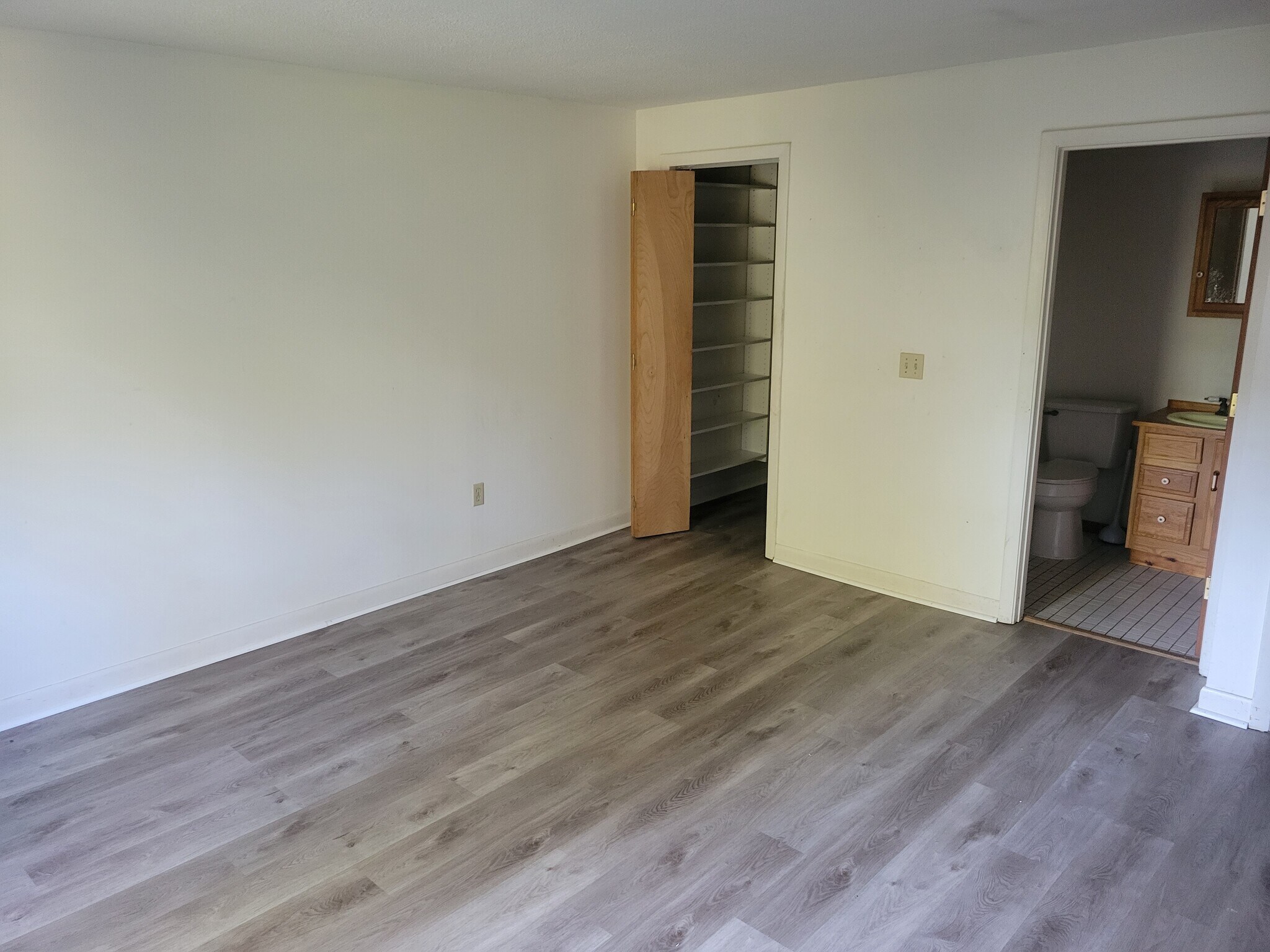 Building Photo - 3 Shadowbrook Ln