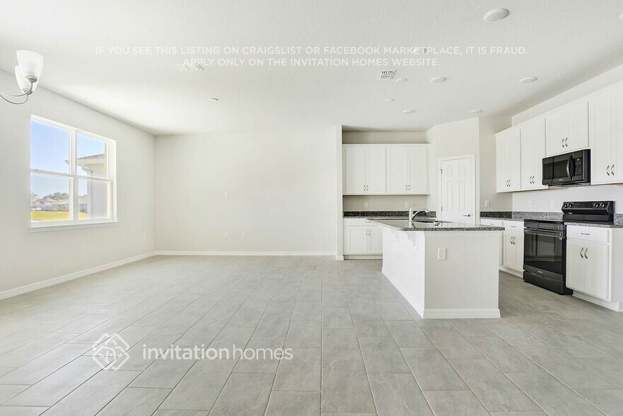 Building Photo - 1487 Grassland Ave