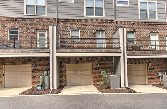 Building Photo - Luxury 3-Bed, 3.5-Bath Townhouse in Prime ...