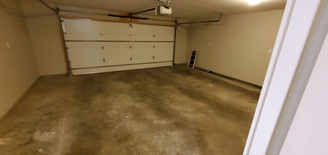 Building Photo - Extraordinary Townhome in Carbondale's South West