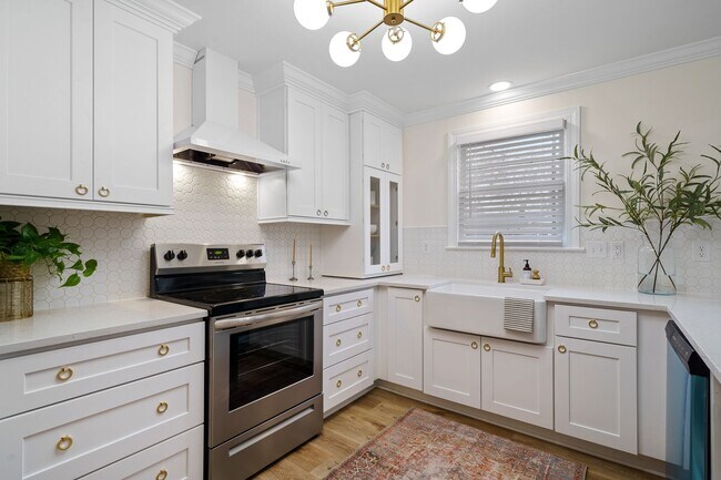 Building Photo - Downtown Greenville Market- Fully Renovate...