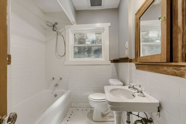 Building Photo - 153 18th Ave