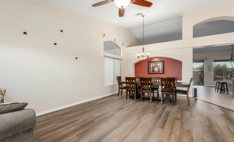 Building Photo - 278 E Sagebrush St