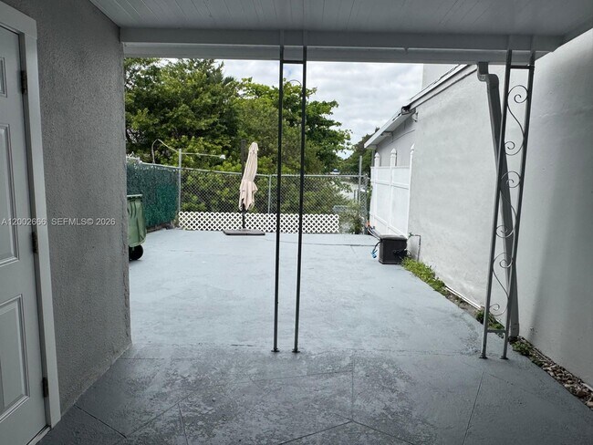 Building Photo - 1373 W 69th St