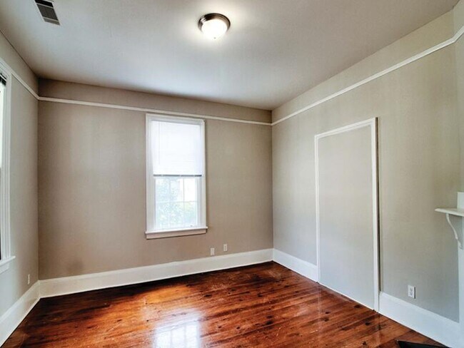 Building Photo - 202 Ellis St