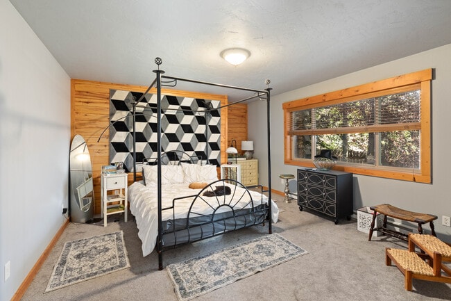 Building Photo - 404 Snake River Dr