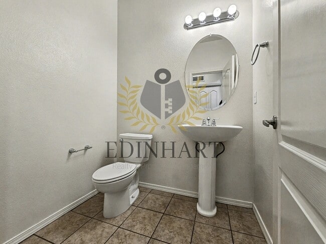 Building Photo - 3828 Trenton Ln