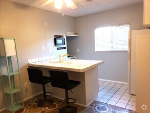 Building Photo - 5005-Side Studio
