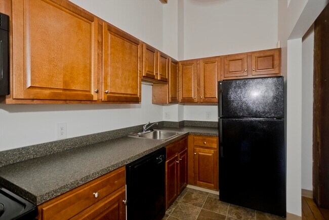 Building Photo - 45 Willow St