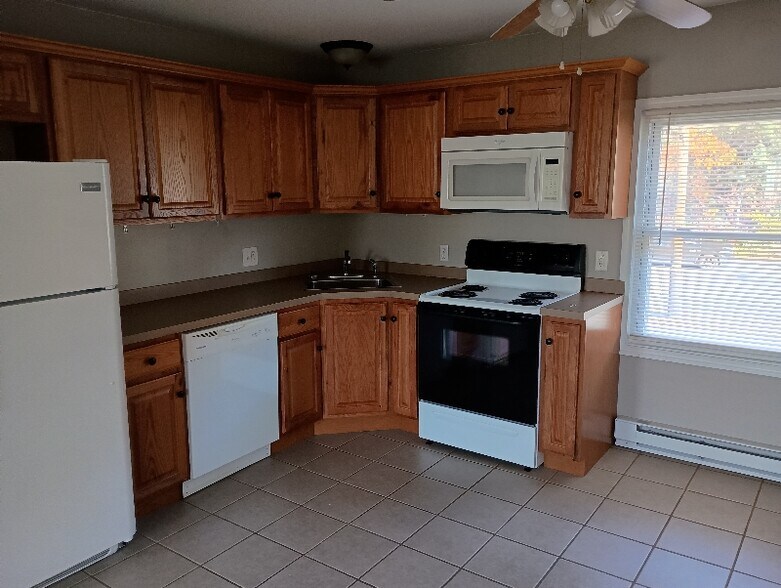 Building Photo - 179 Main St