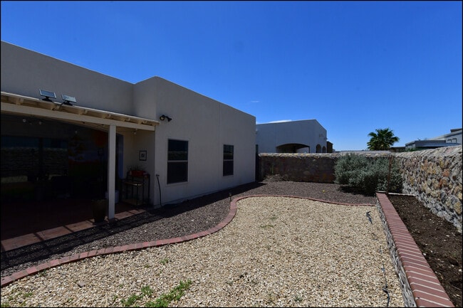 Building Photo - 13187 Borwick Rd